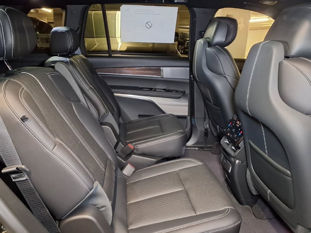 New 2027 Cadillac Vistiq Luxury AWD/4WD image 7