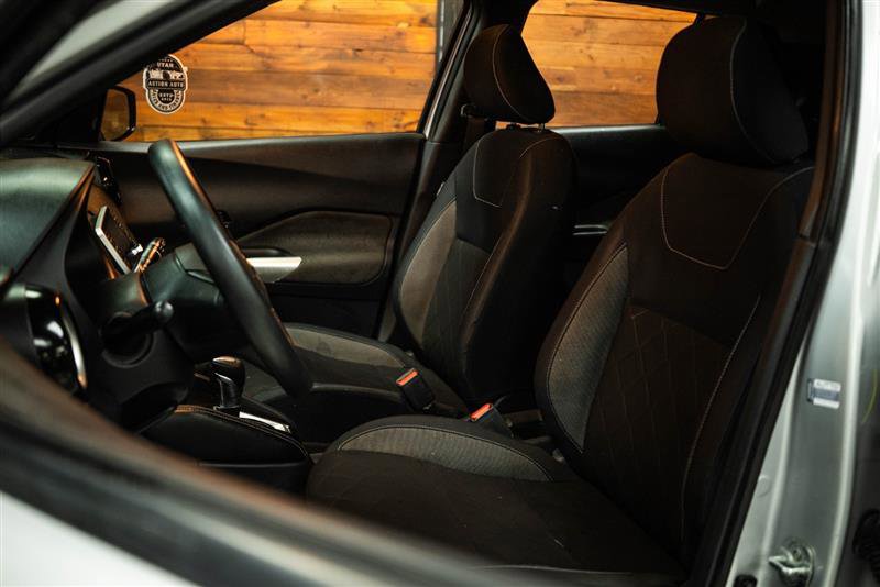 Used 2018 Nissan Kicks SV image 9