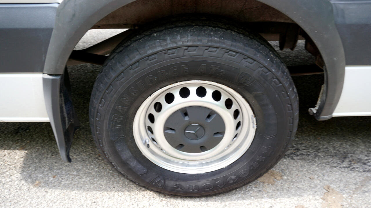 Used 2015 Freightliner Sprinter 2500 image 11