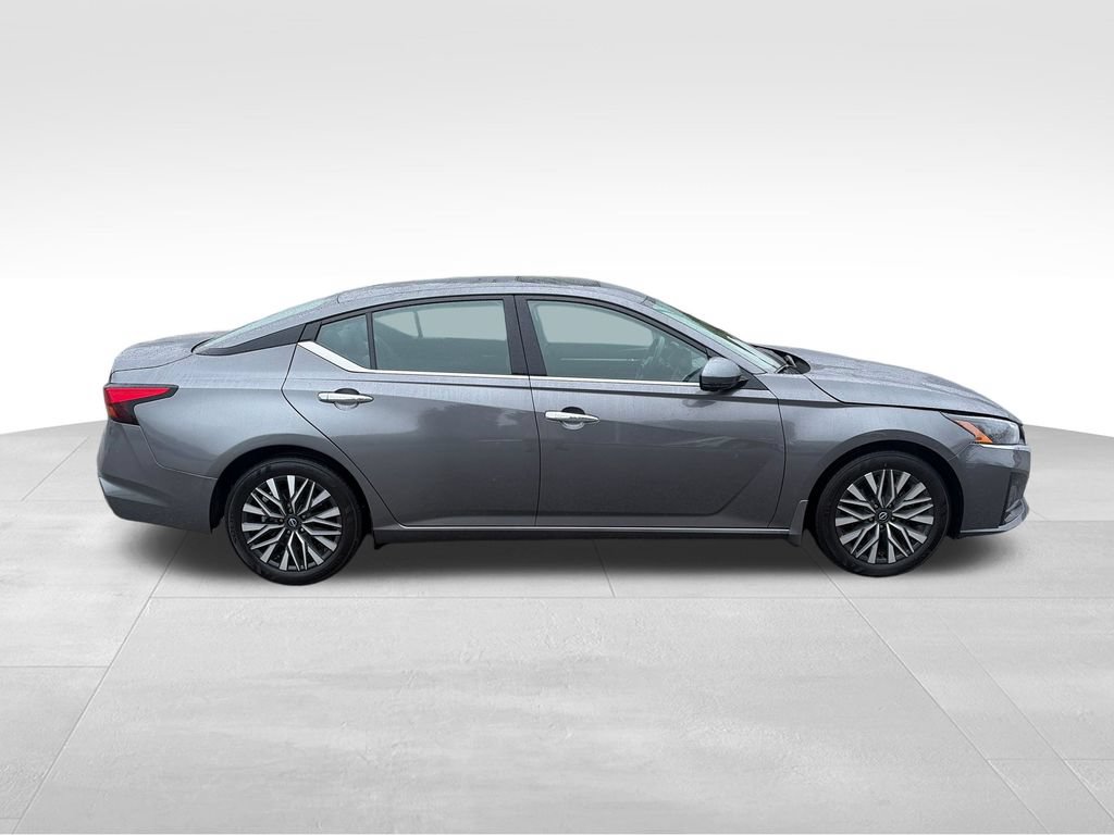 Used 2025 Nissan Altima 2.5 SL FWD image 7