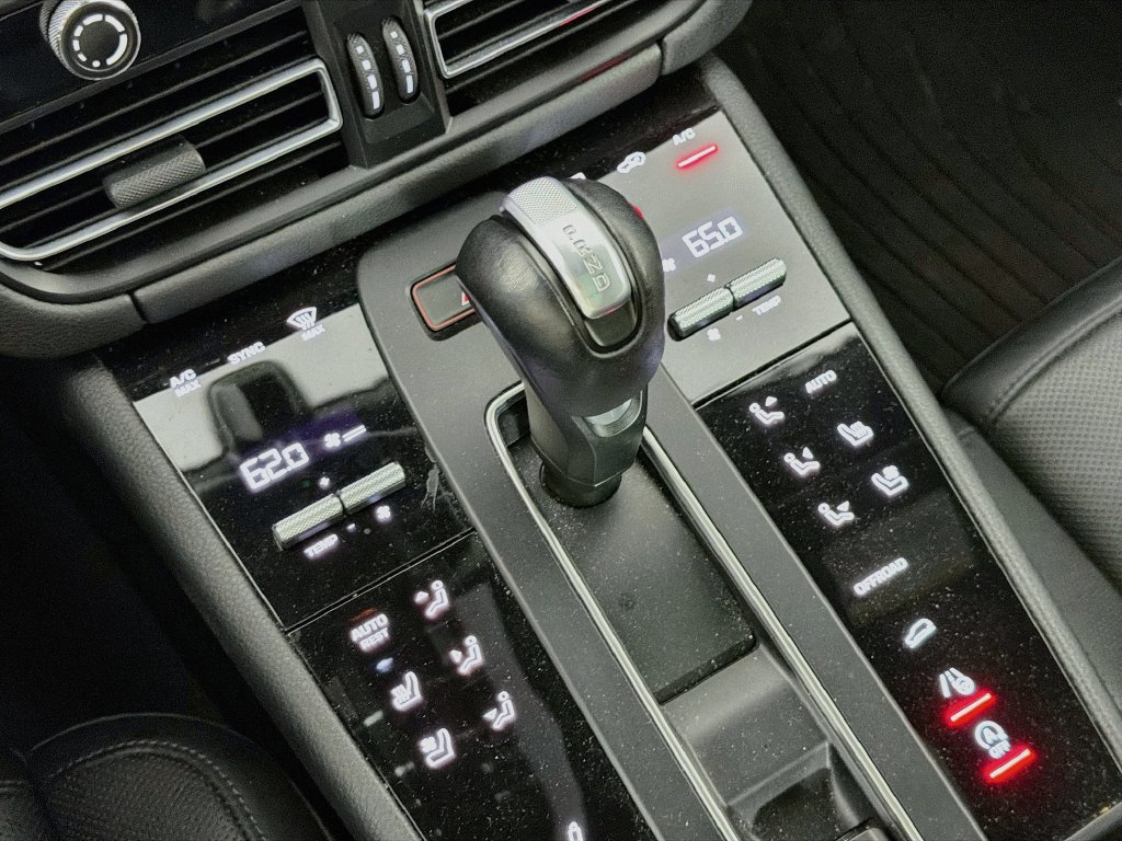 Certified 2023 Porsche Macan S AWD/4WD image 18