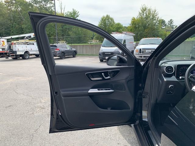 Used 2025 Mercedes-Benz GLC 300 4MATIC image 18