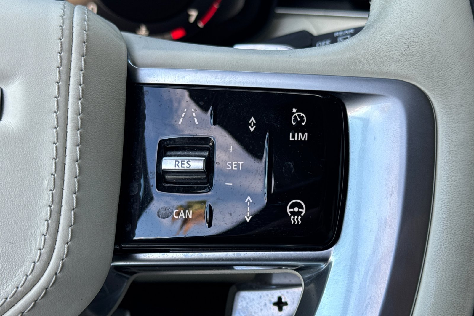 Certified 2025 Land Rover Range Rover SE AWD/4WD image 29
