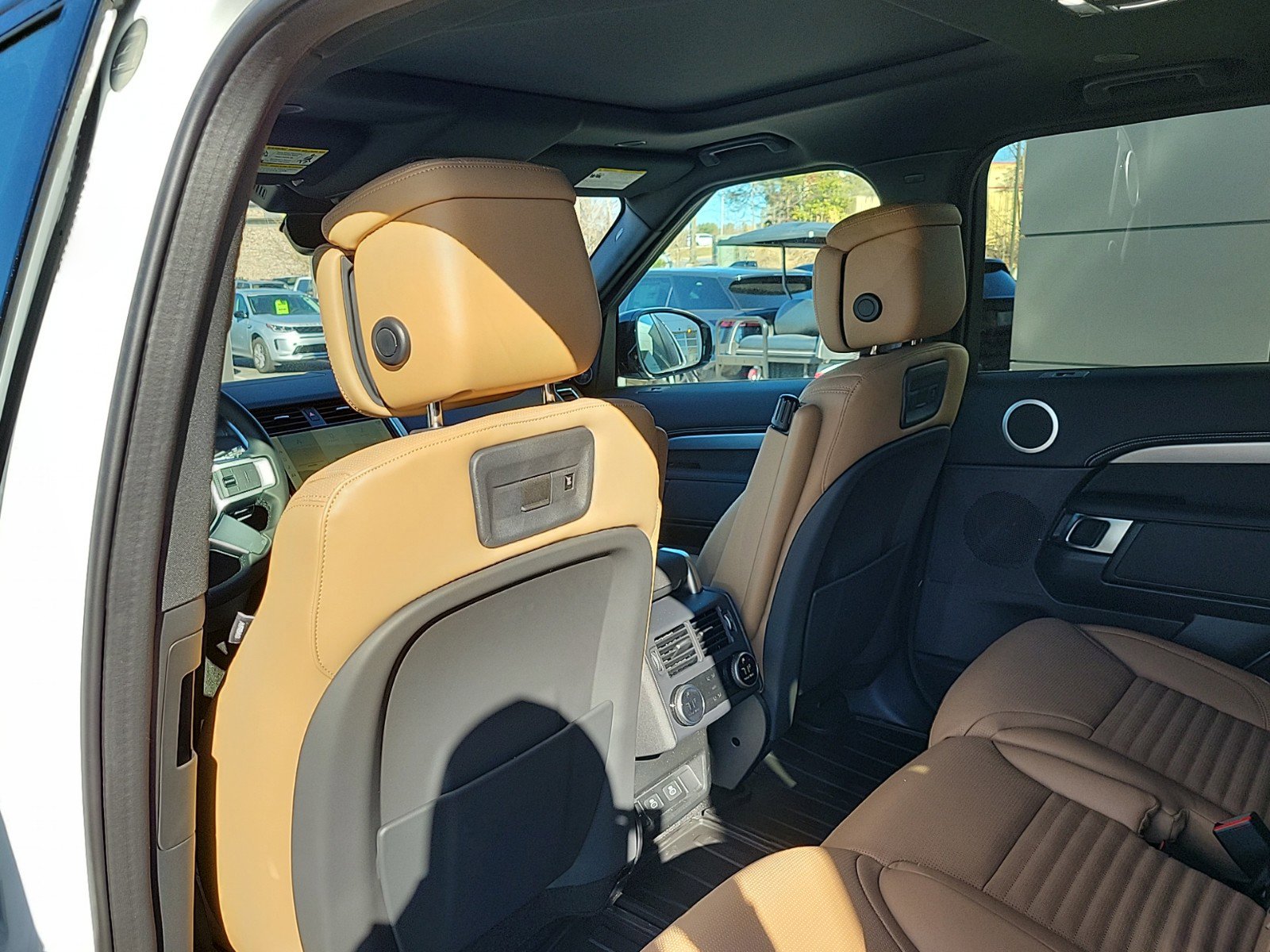 Certified 2025 Land Rover Discovery Dynamic SE AWD/4WD image 18