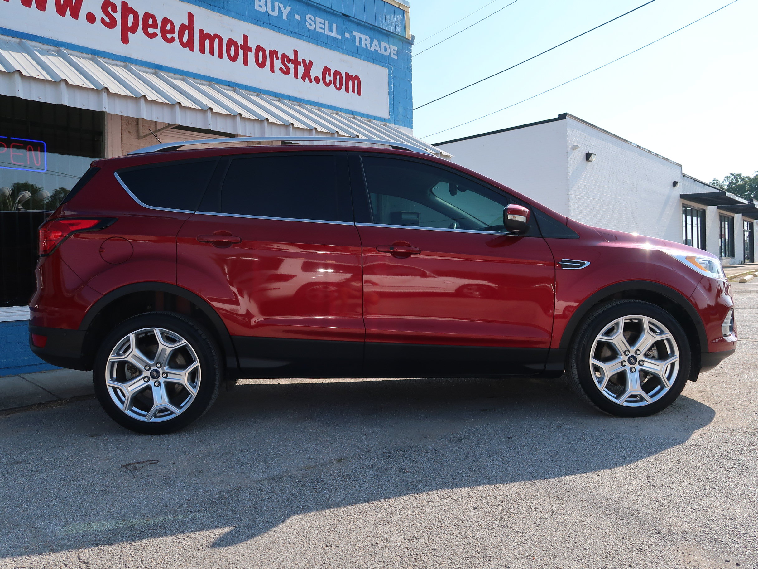 Used 2019 Ford Escape Titanium FWD image 4