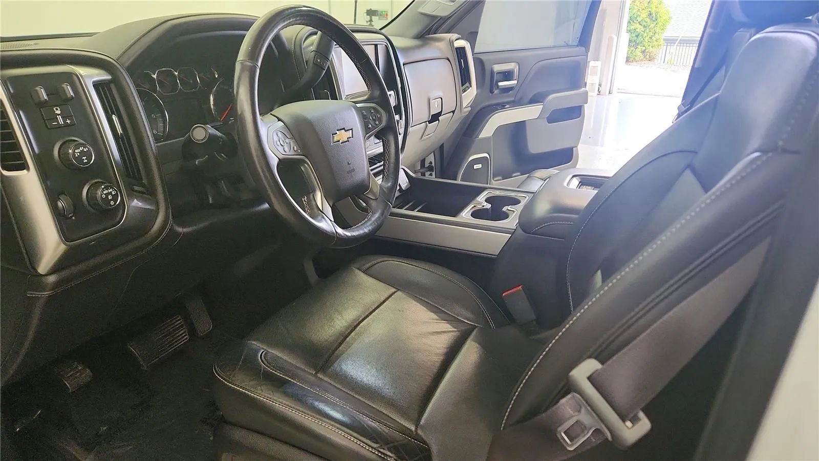 Used 2017 Chevrolet Silverado 1500 LTZ Z71 w/ Redline Edition image 22