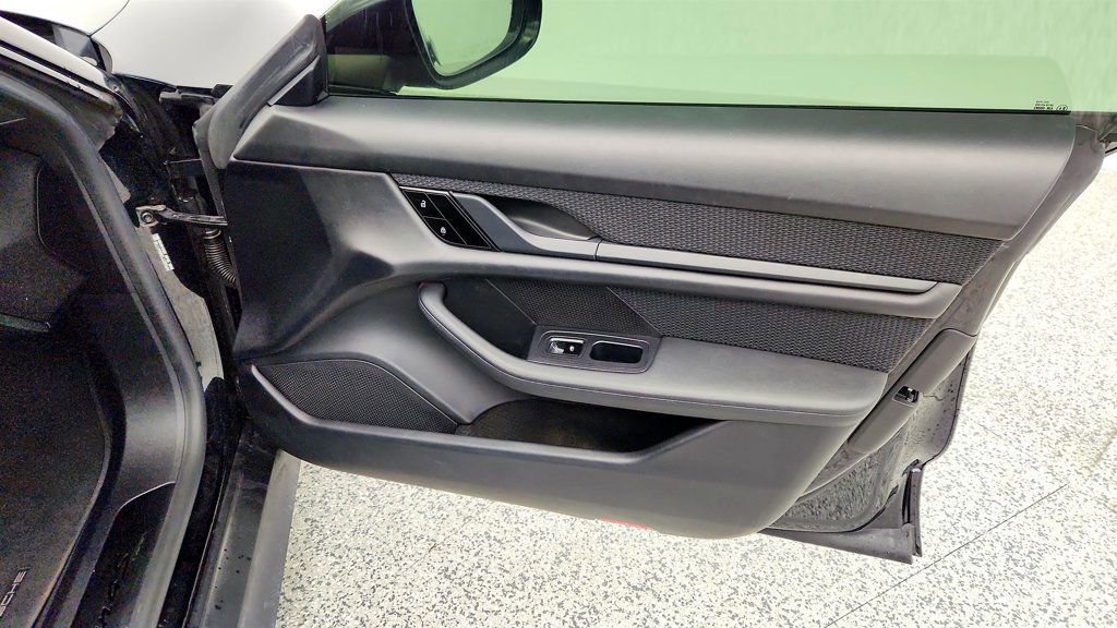 Used 2021 Porsche Taycan 4S image 25