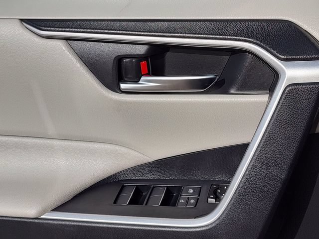 Used 2019 Toyota RAV4 XLE Premium FWD image 25