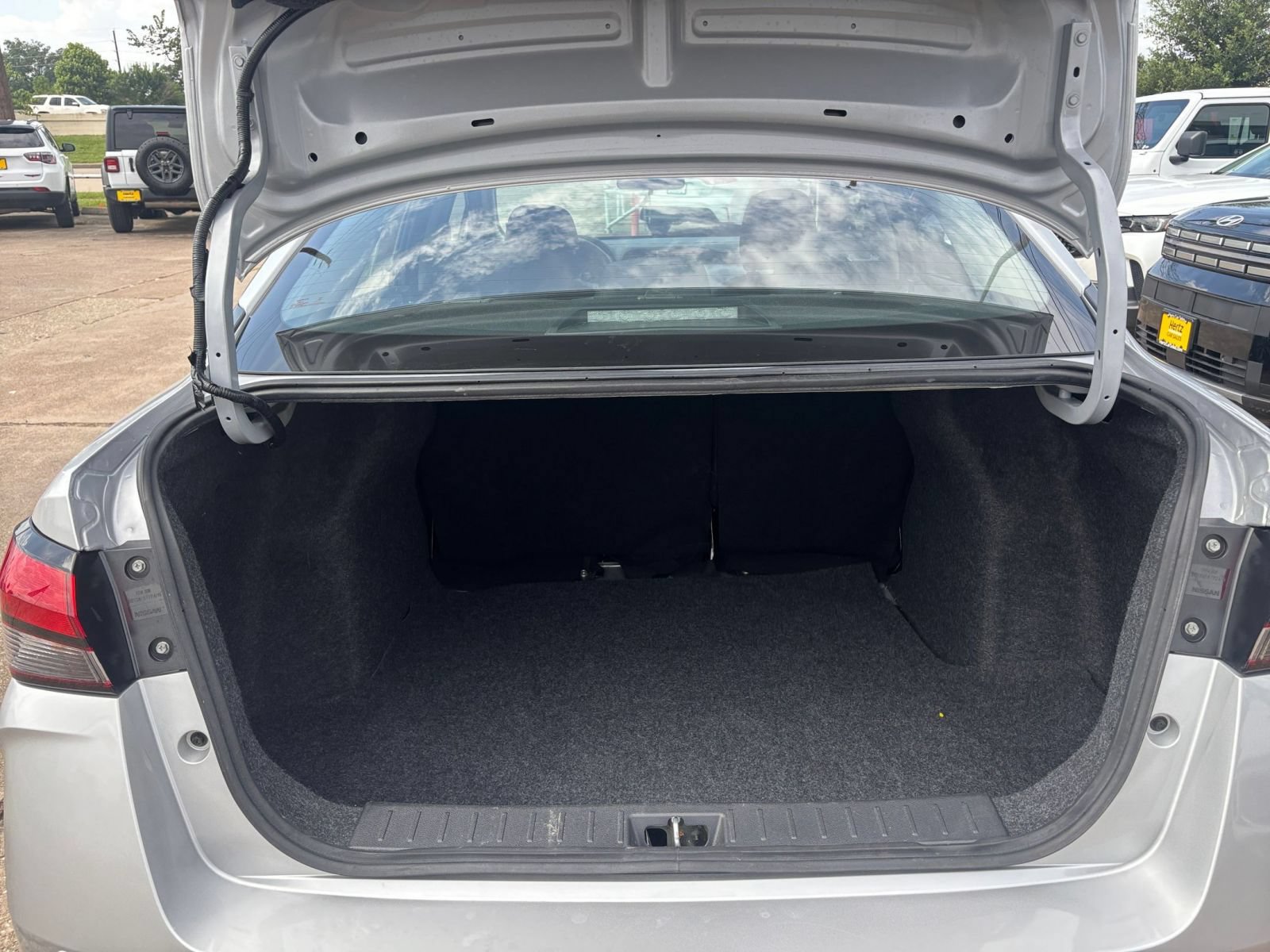 Used 2025 Nissan Versa SV FWD image 29