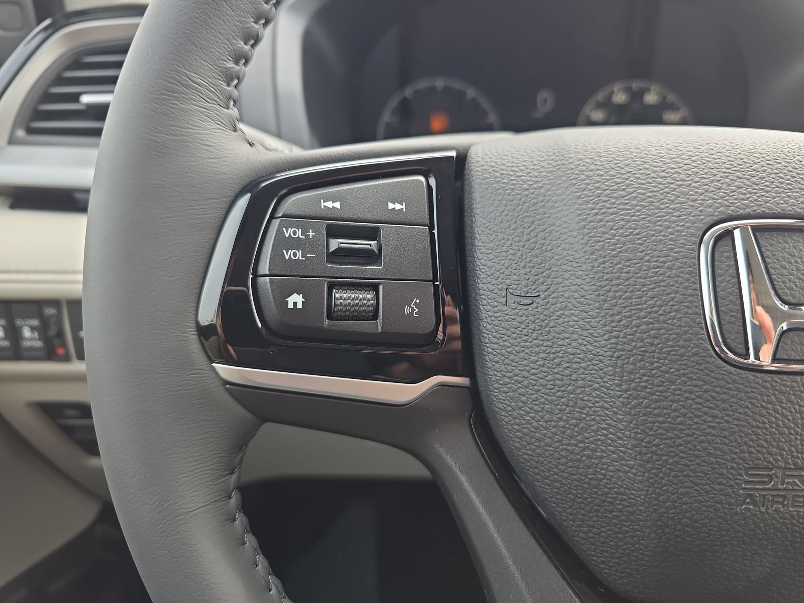 New 2026 Honda Odyssey Touring image 17