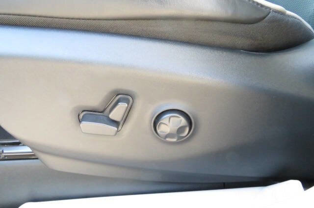 Used 2024 Chrysler Pacifica Limited w/ Trailer Tow Group image 17