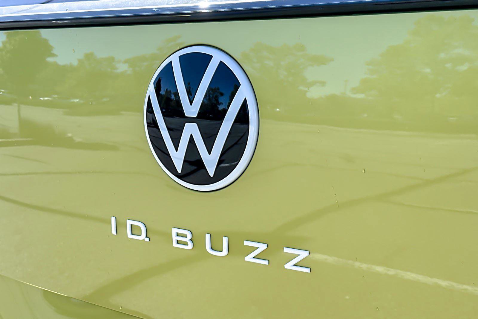 New 2025 Volkswagen ID. Buzz 1st Edition image 24