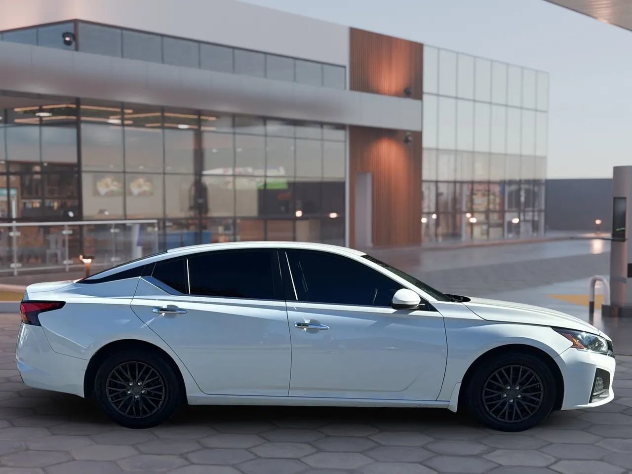 Used 2023 Nissan Altima 2.5 S image 4