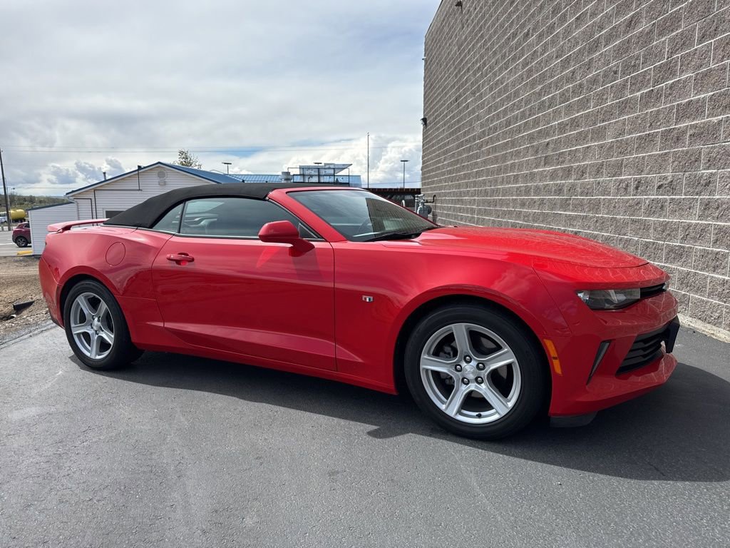 Used 2016 Chevrolet Camaro LT RWD image 1