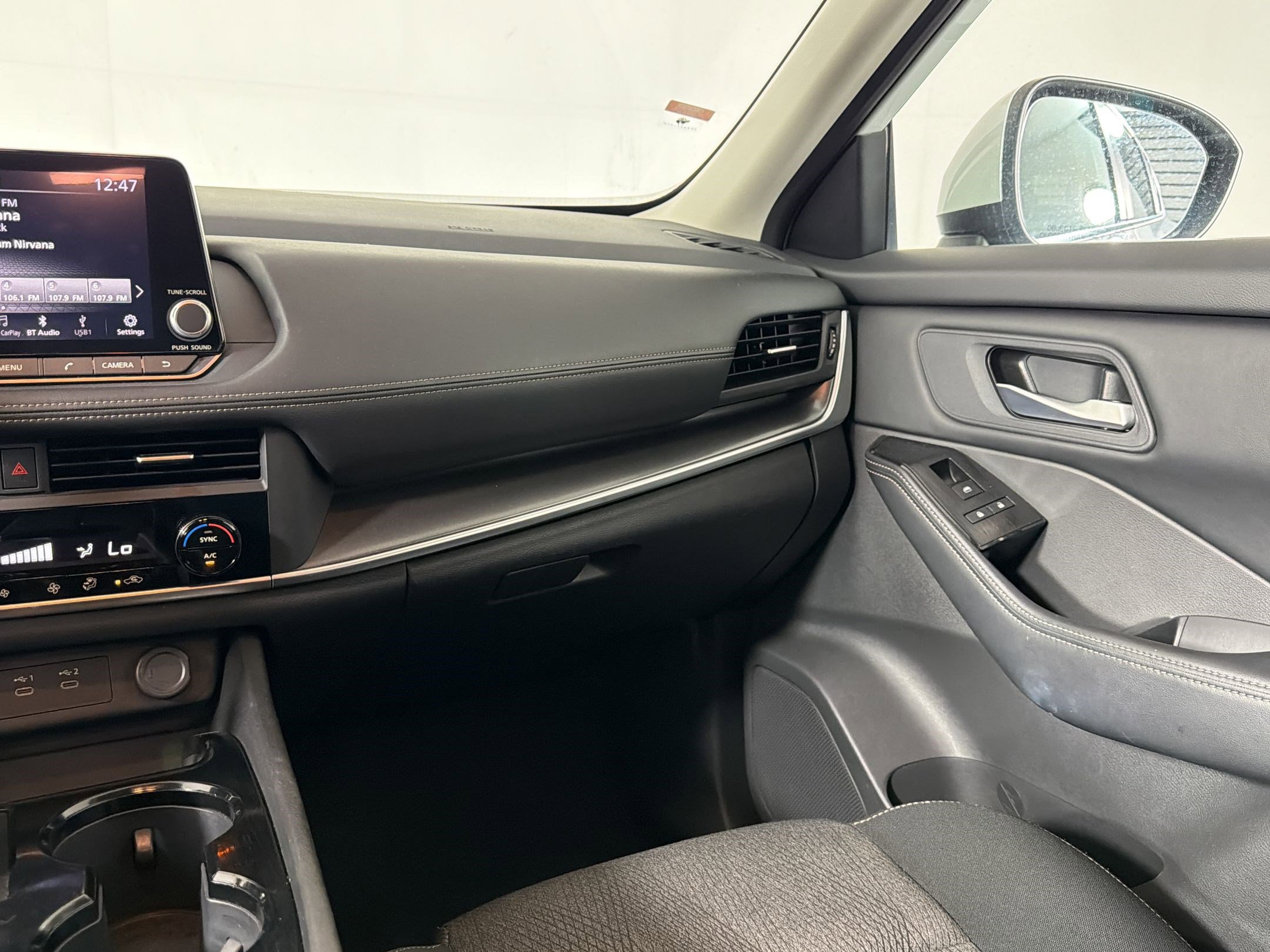 Used 2025 Nissan Rogue SV FWD image 27