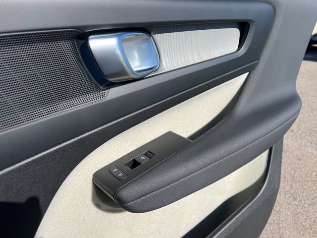New 2026 Volvo XC40 B5 Plus w/ Protection Package Premier AWD/4WD image 33
