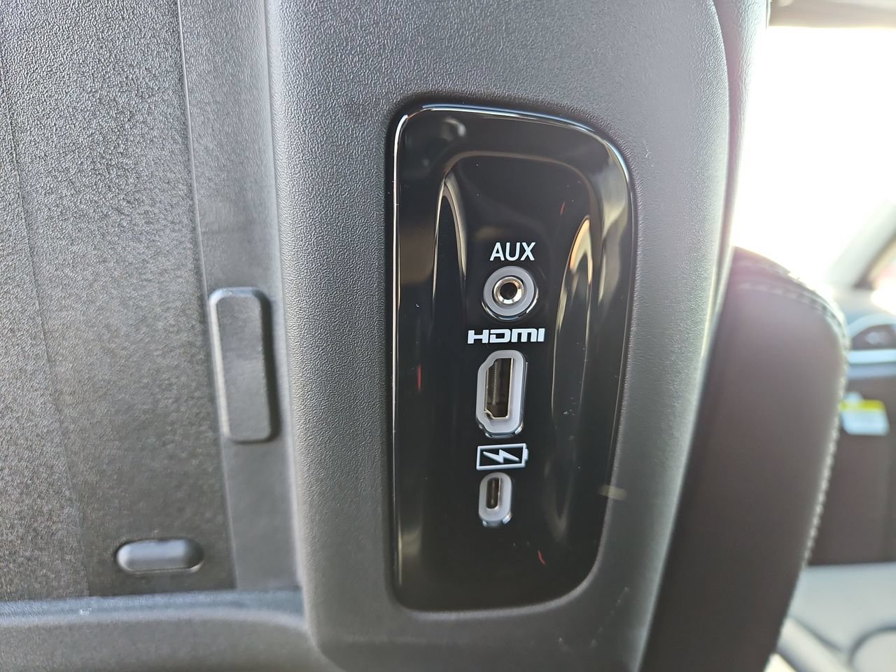 New 2026 Chrysler Pacifica Select AWD/4WD image 19