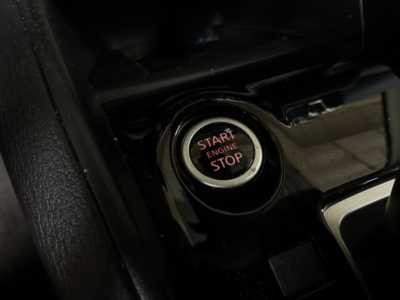 Used 2025 Nissan Versa SV FWD image 24