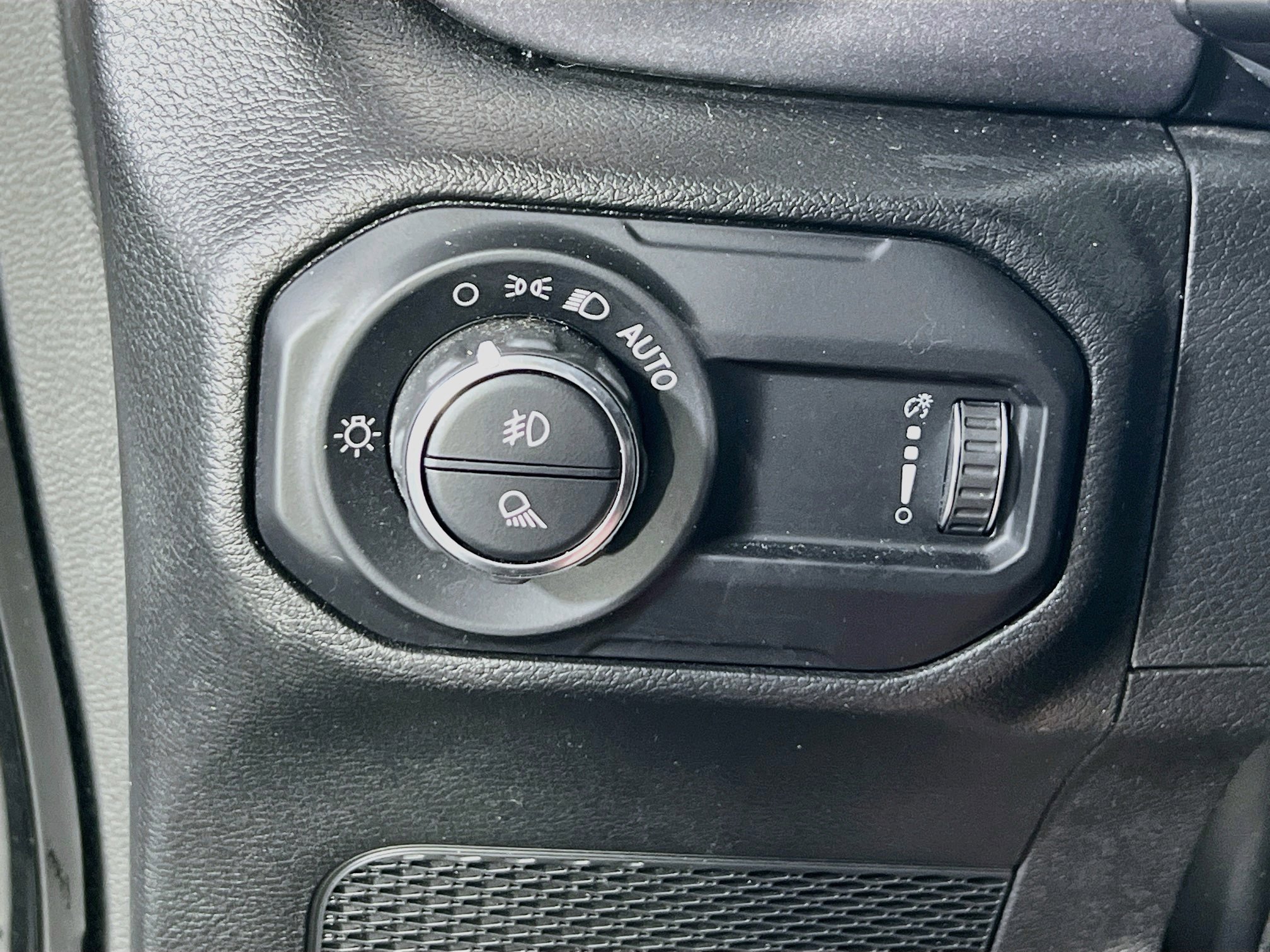 Used 2023 Jeep Gladiator Mojave w/ LED Lighting Group AWD/4WD image 10