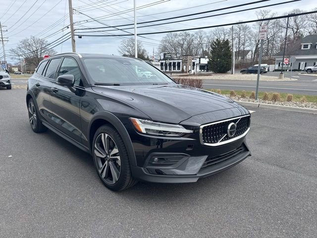 Used 2025 Volvo V60 B5 Cross Country Plus image 6