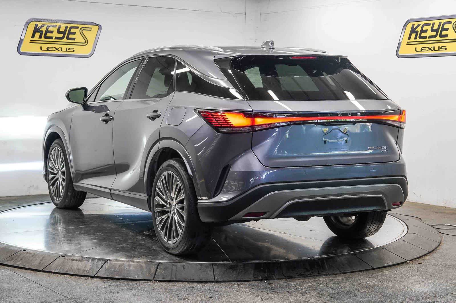Used 2023 Lexus RX 350 w/ Accessory Package (Z1) AWD/4WD image 2