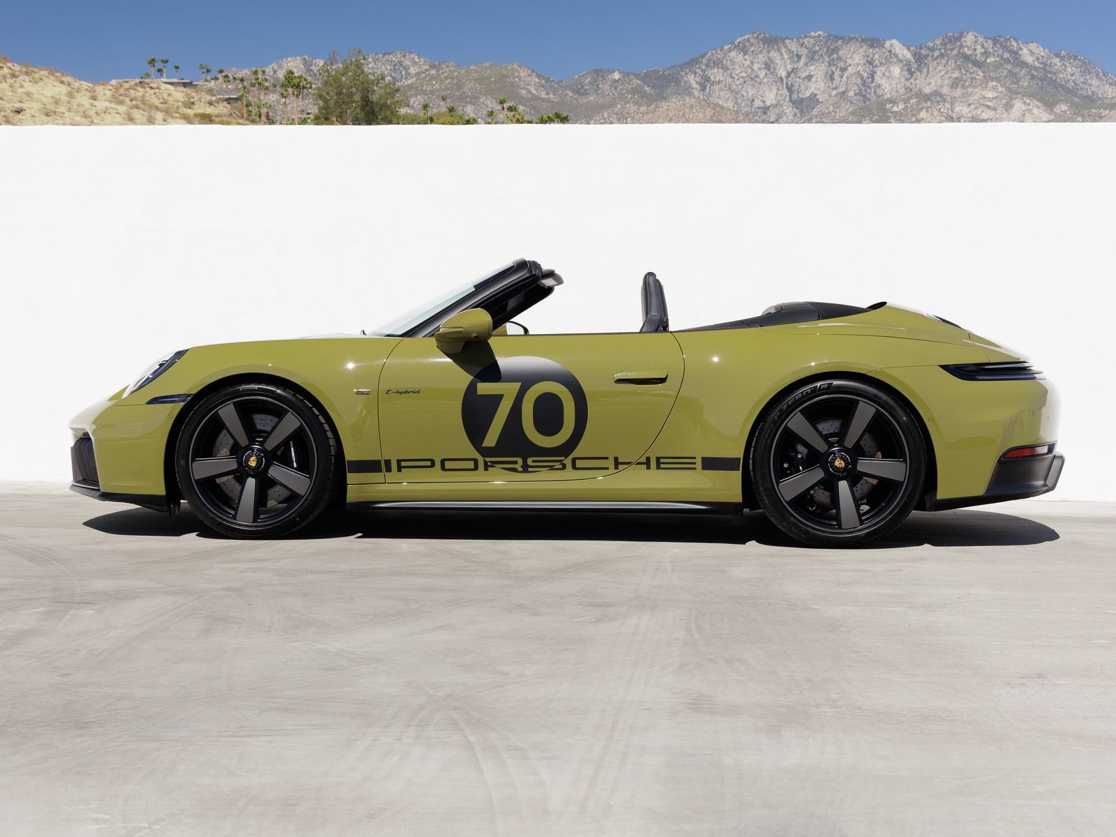 New 2026 Porsche 911 GTS RWD image 2