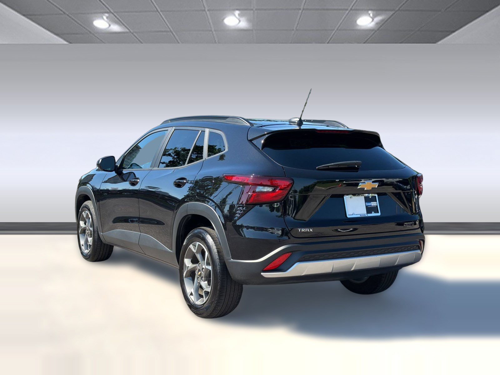 Used 2025 Chevrolet Trax LT w/ LT Convenience Package FWD image 3