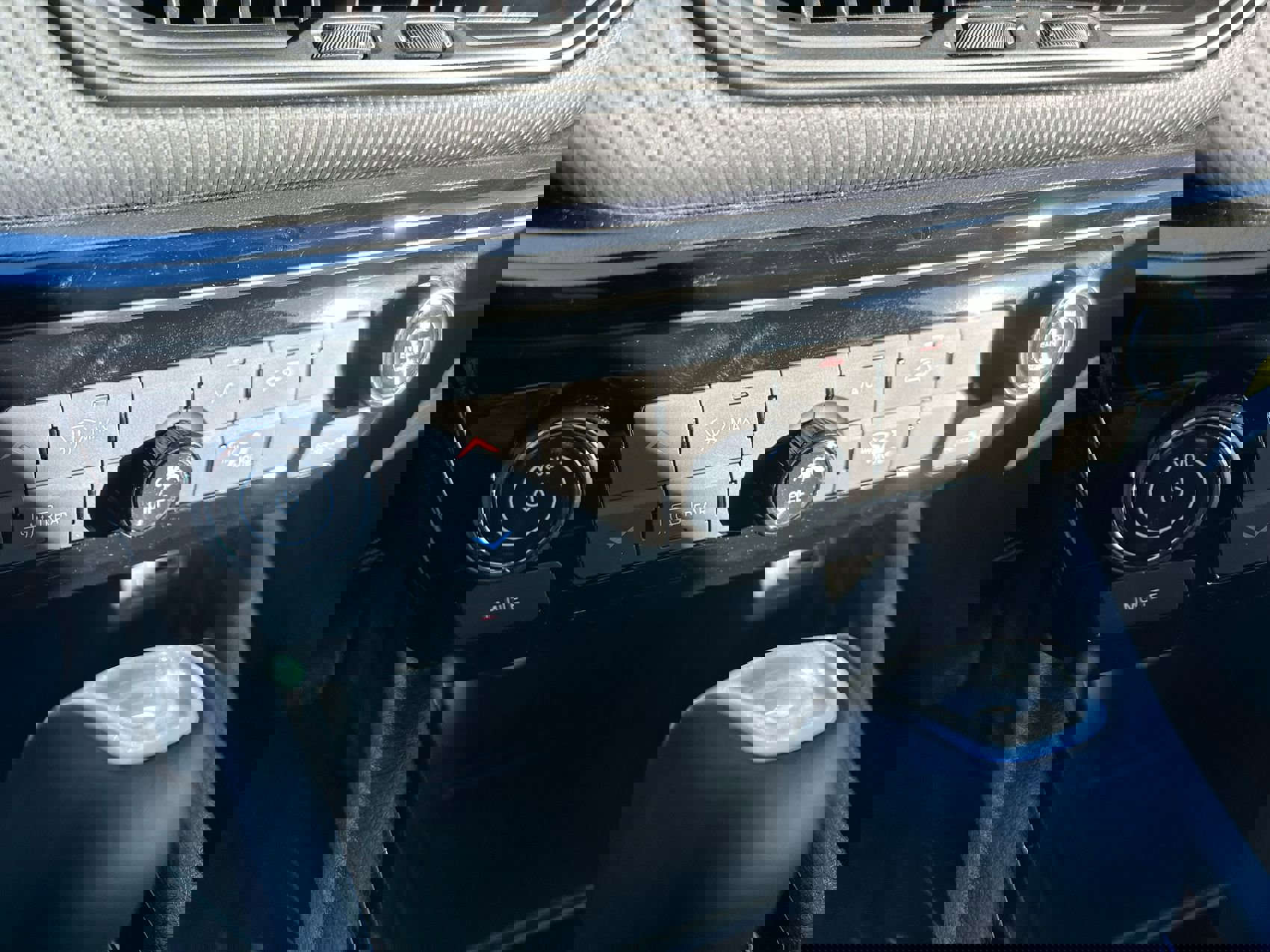 New 2026 Jeep Compass Latitude image 18