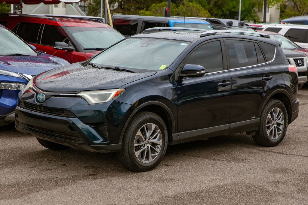 Used 2018 Toyota RAV4 LE image 9