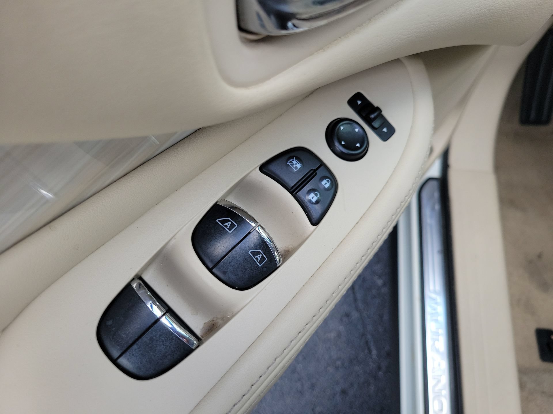 Used 2015 Nissan Murano Platinum w/ Platinum Technology Package FWD image 18
