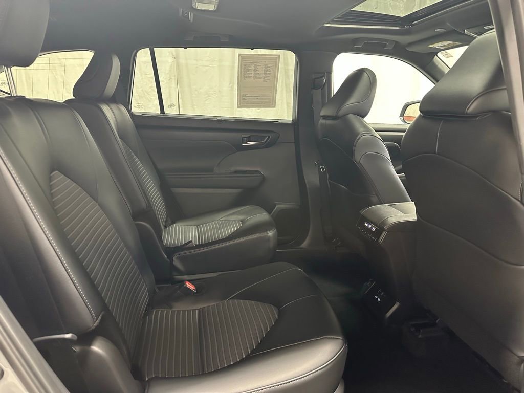 Used 2025 Toyota Highlander XSE image 60