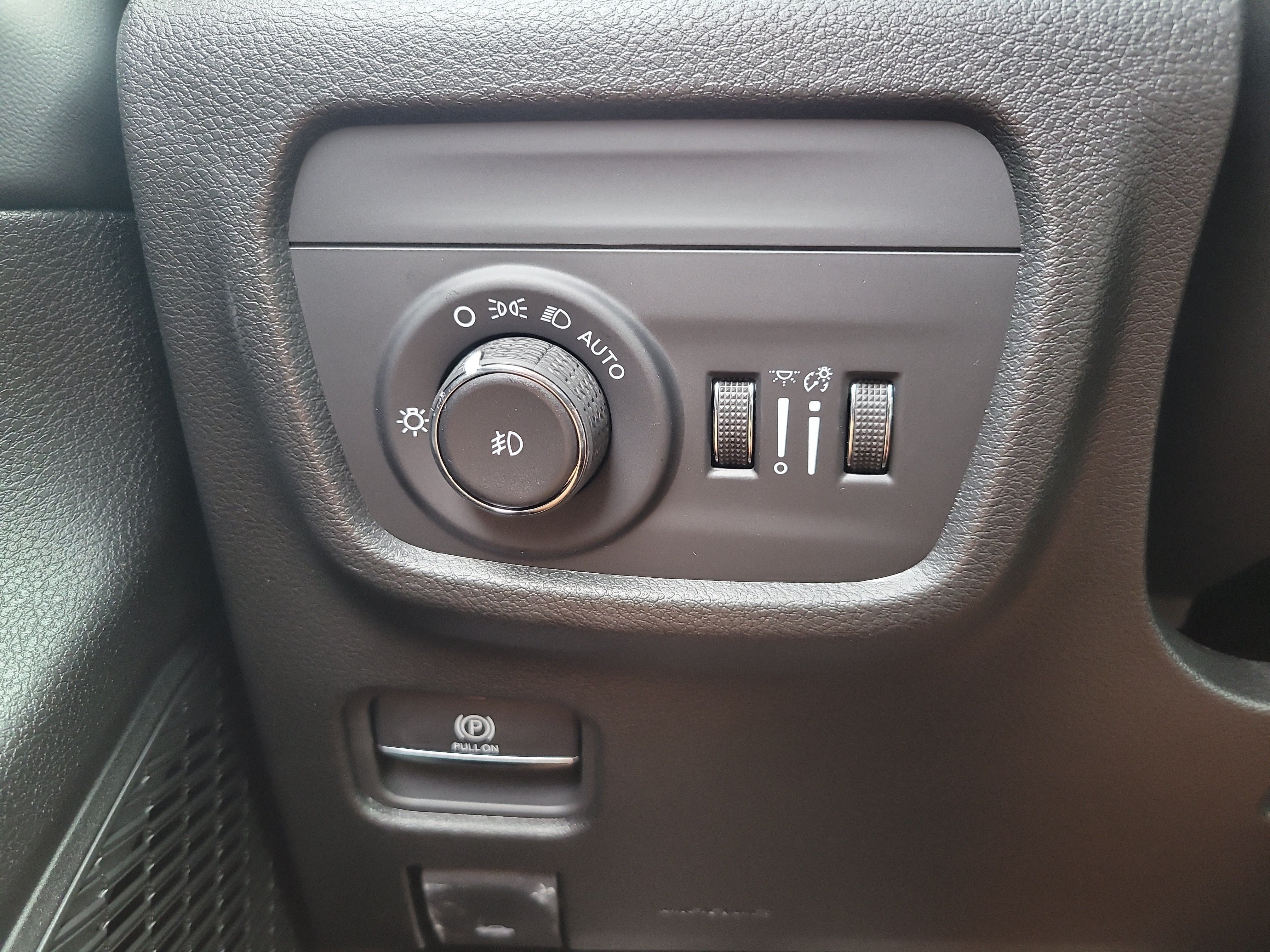 New 2027 Jeep Grand Cherokee L Limited RWD image 23