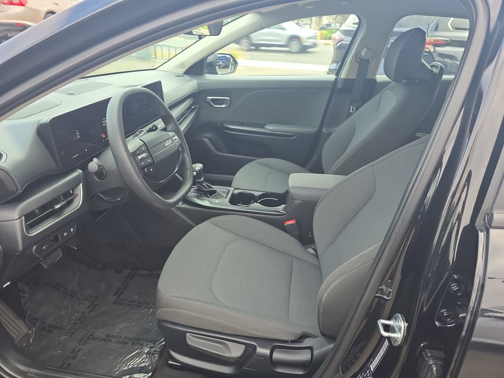 Used 2025 Kia K4 FWD image 9