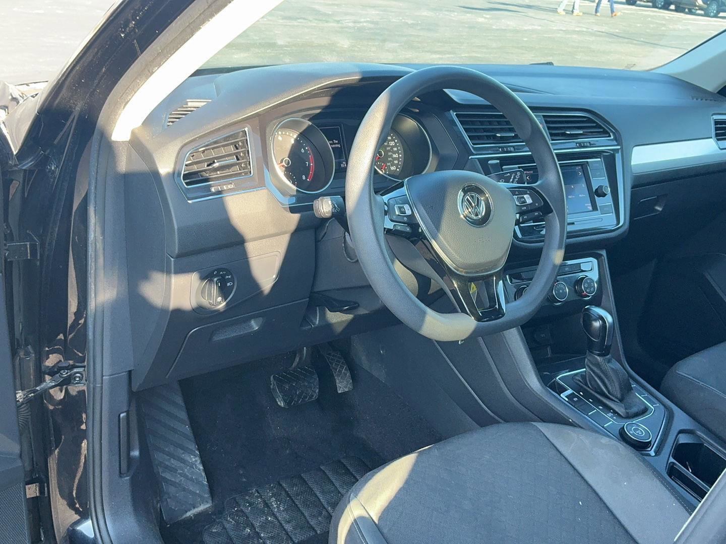 Used 2020 Volkswagen Tiguan S image 15