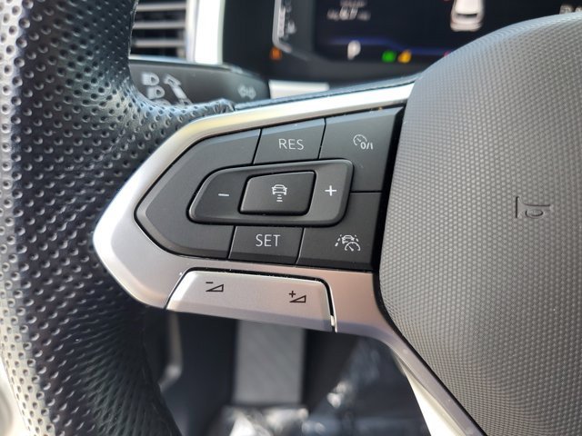 Used 2022 Volkswagen Atlas Cross Sport SEL R-Line AWD/4WD image 30