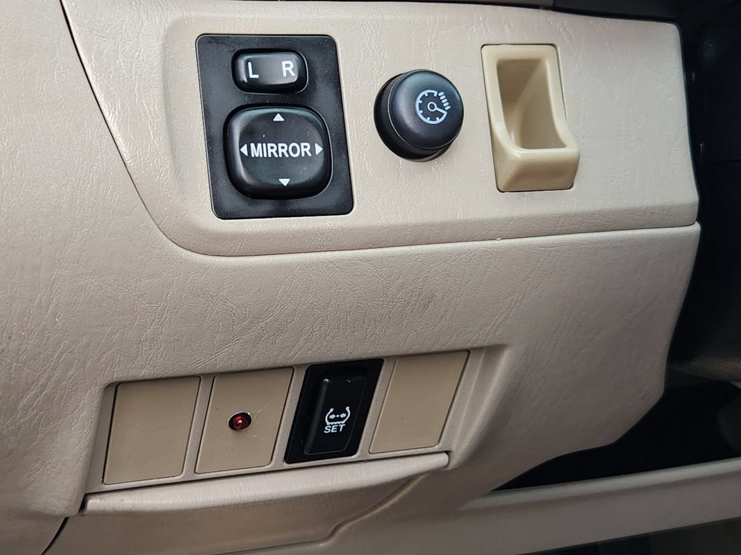 Used 2005 Toyota RAV4 4WD w/ Side Airbag Pkg image 23