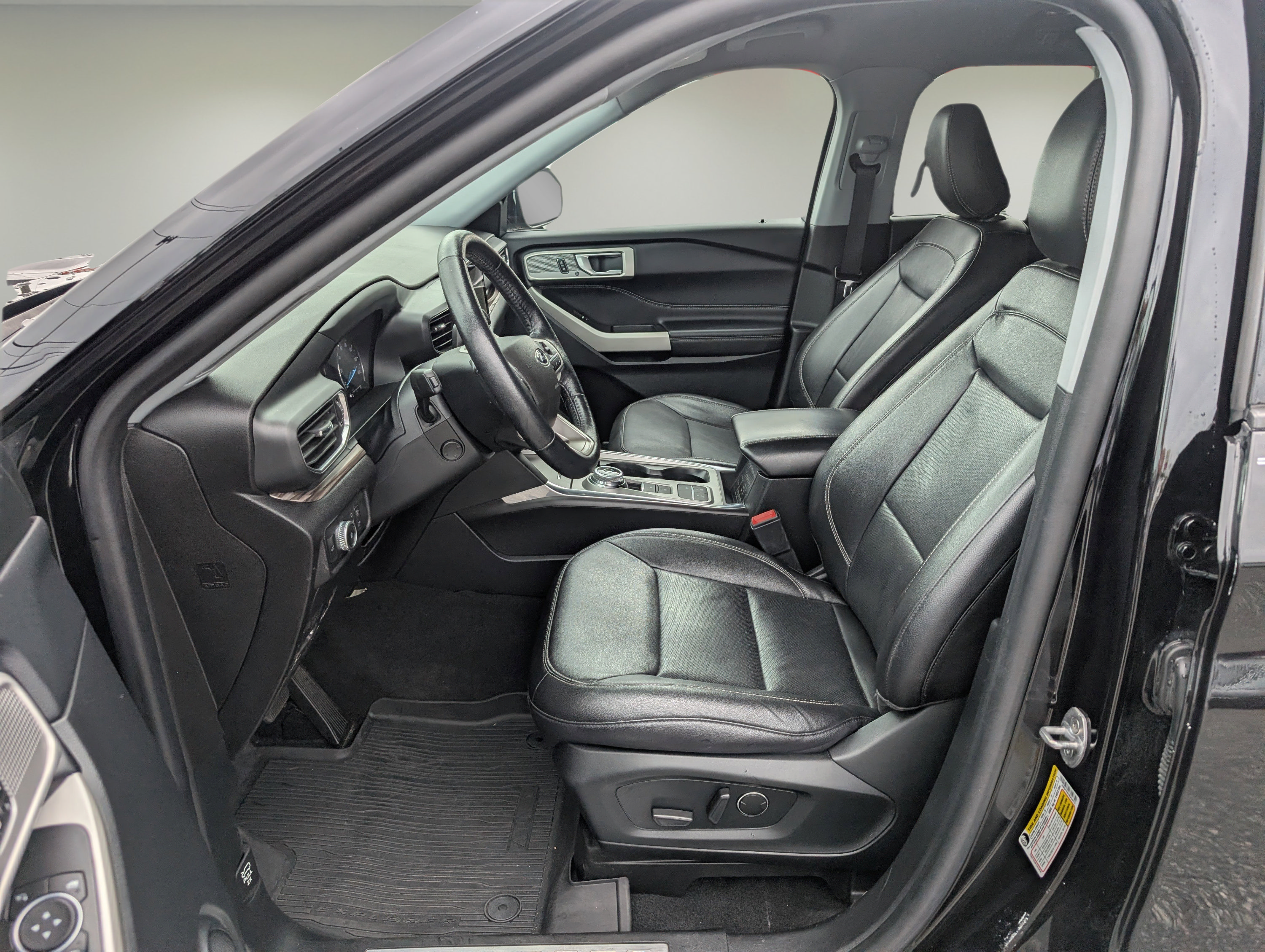 Used 2022 Ford Explorer Limited w/ Equipment Group 301A RWD image 10