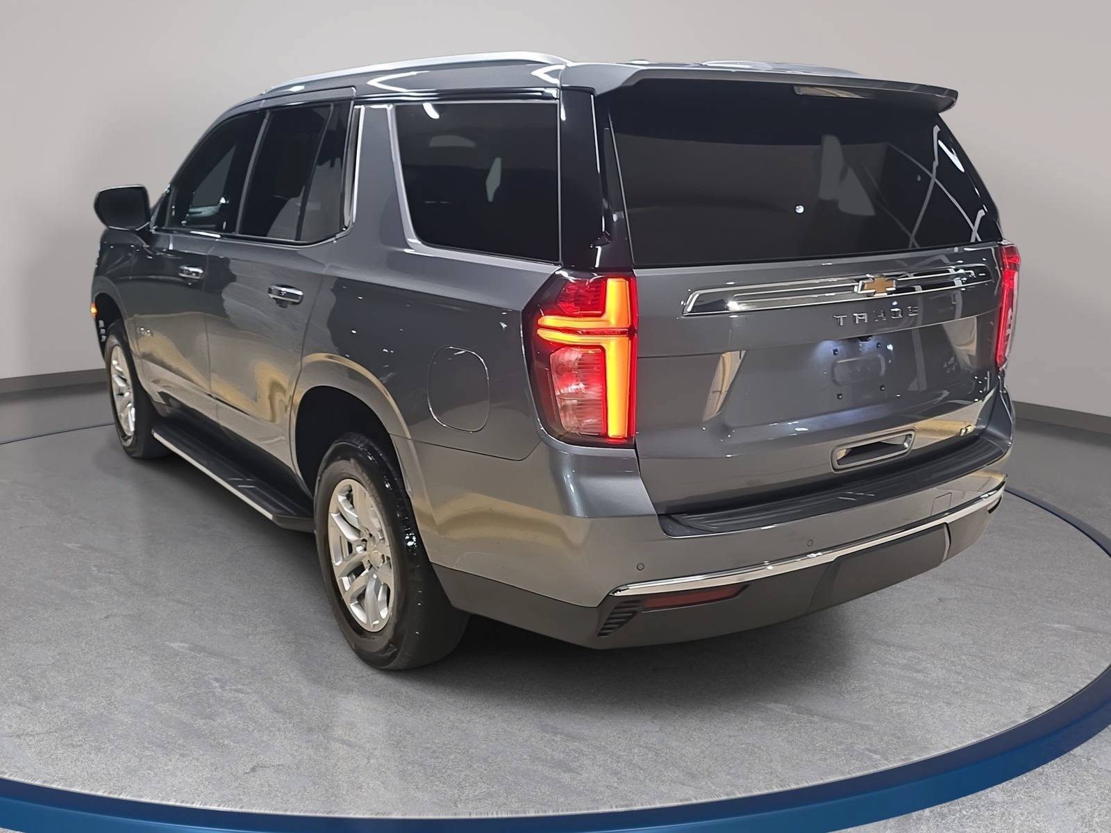 Used 2022 Chevrolet Tahoe LT w/ Luxury Package AWD/4WD image 7