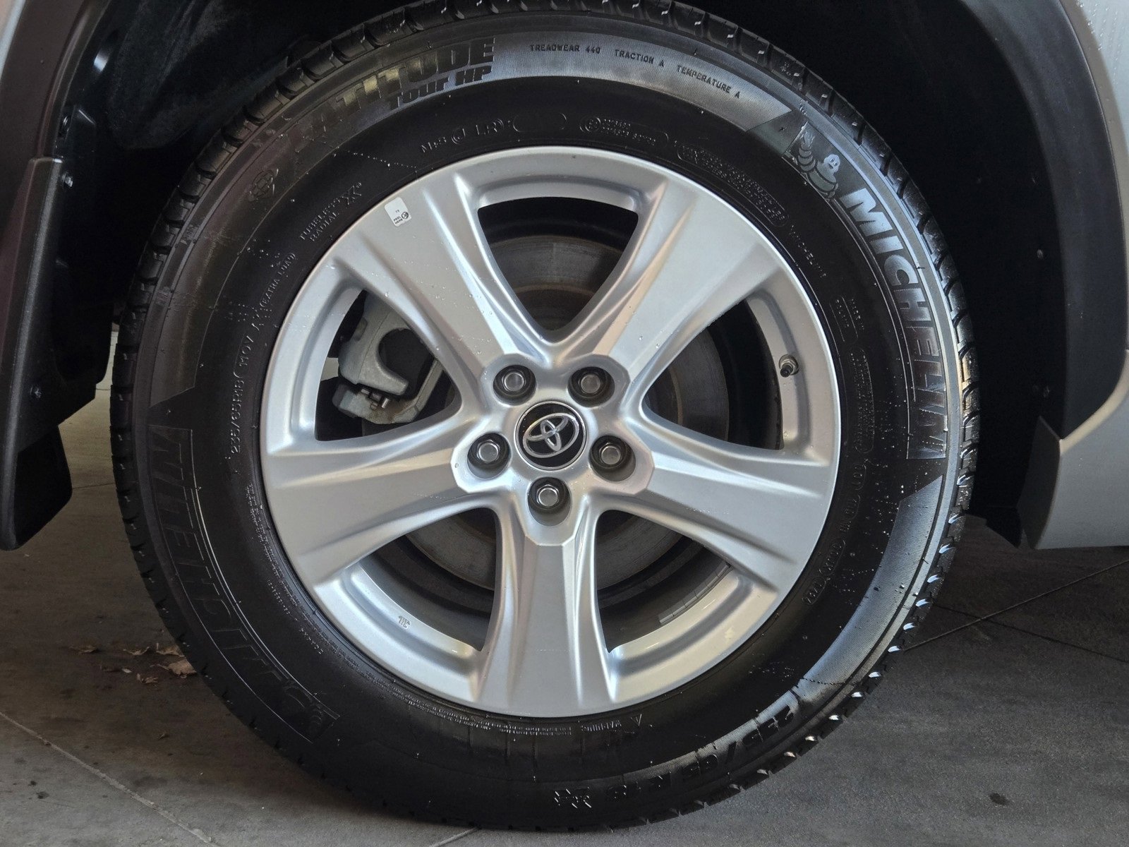 Certified 2024 Toyota Highlander LE image 5