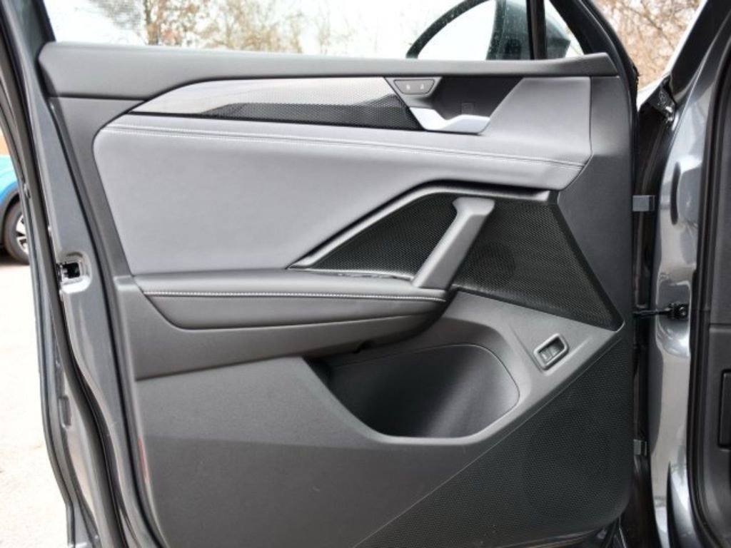 New 2026 Volkswagen Tiguan SE image 10