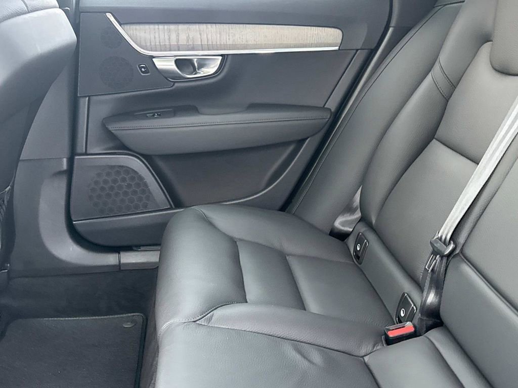 Certified 2024 Volvo V90 B6 Cross Country Plus image 13