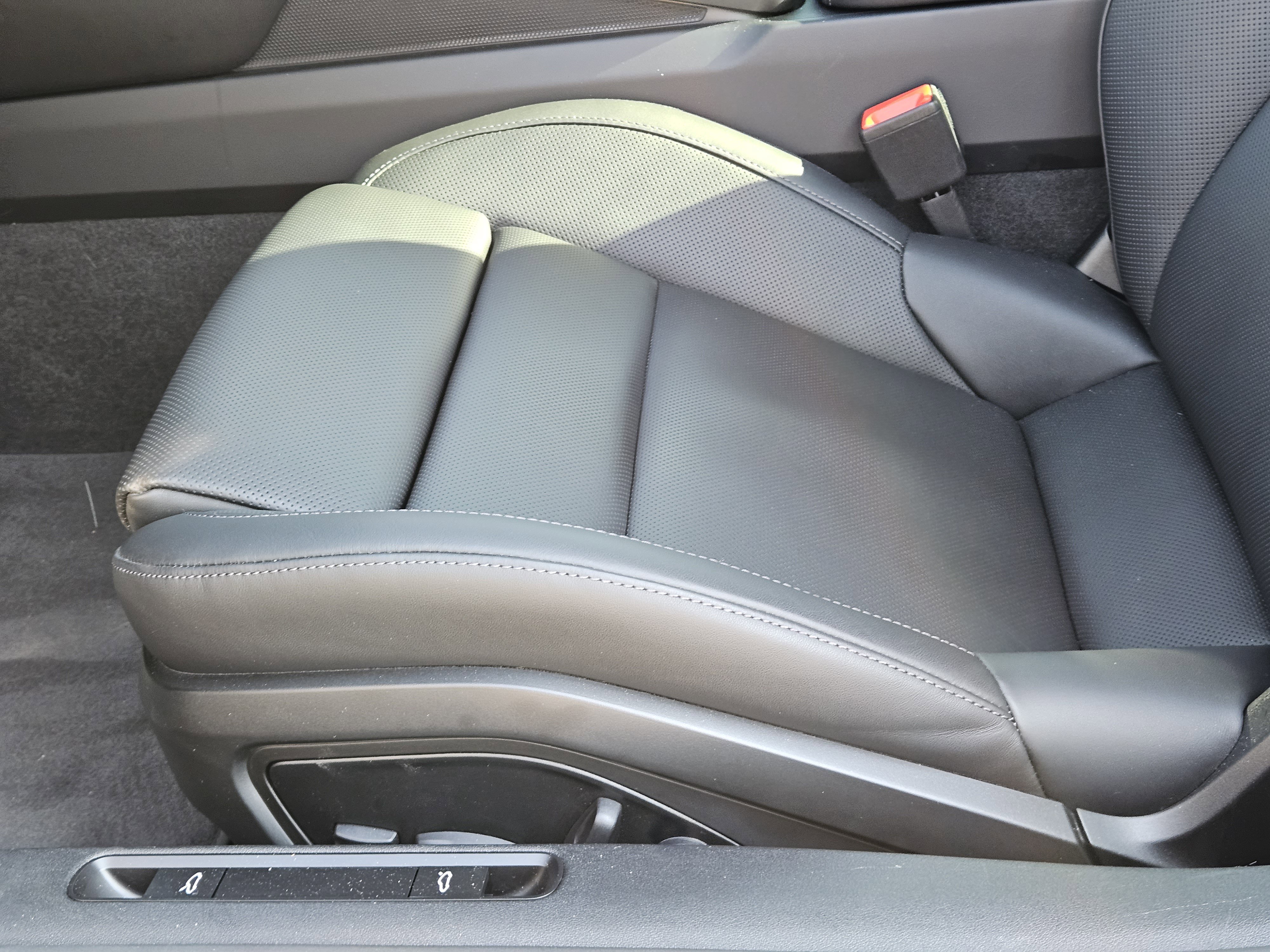 Certified 2025 Porsche 911 Carrera image 24