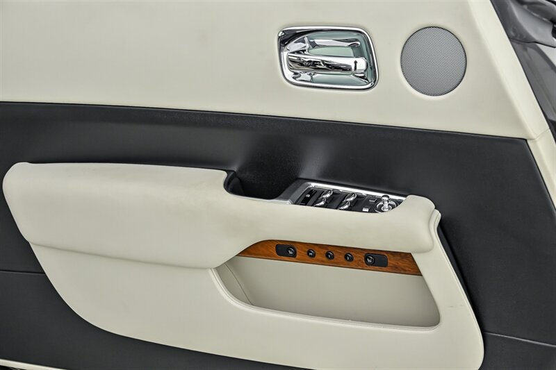 Used 2015 Rolls-Royce Wraith RWD image 12