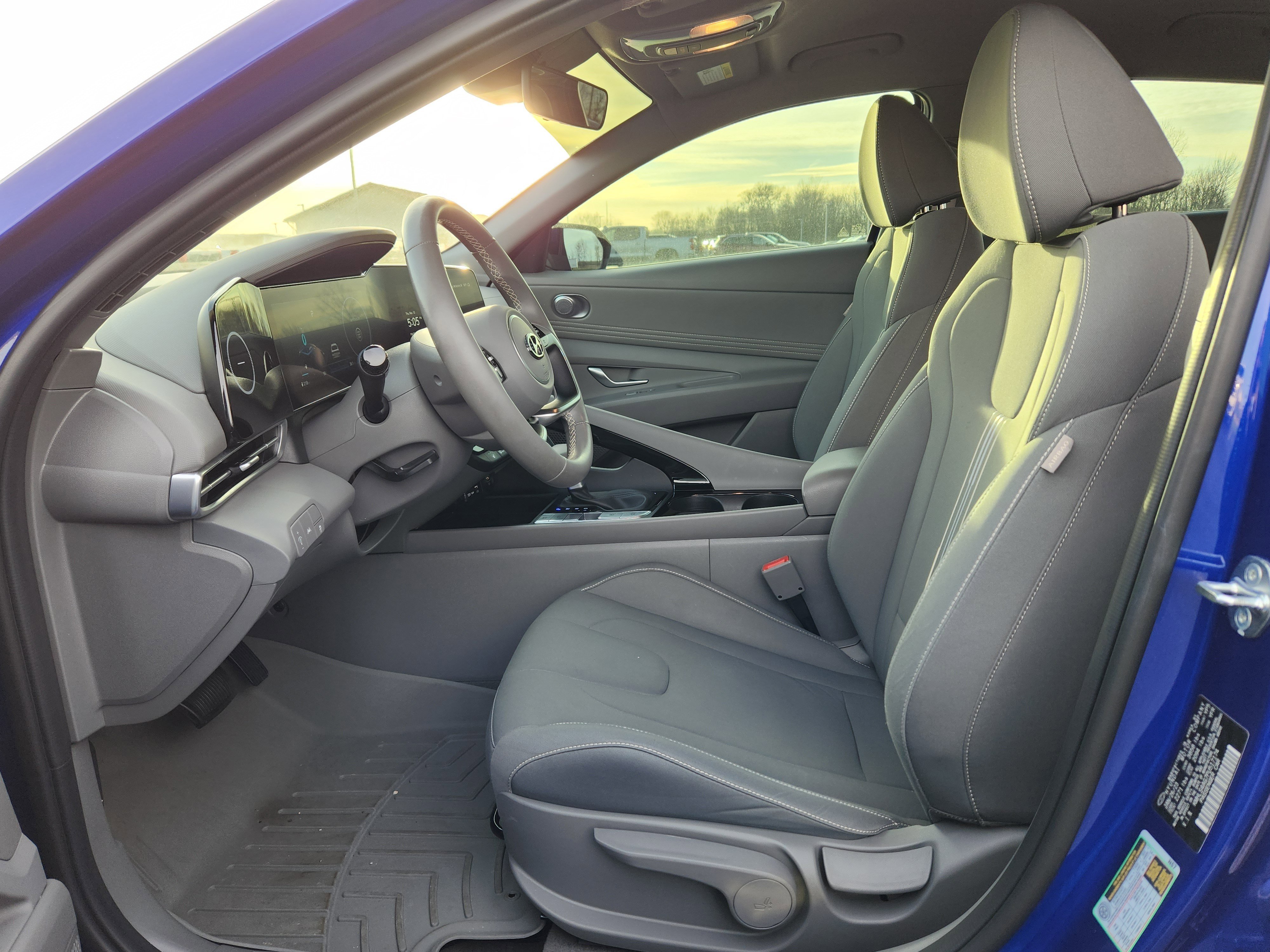 Used 2023 Hyundai Elantra SEL w/ Convenience Package image 12