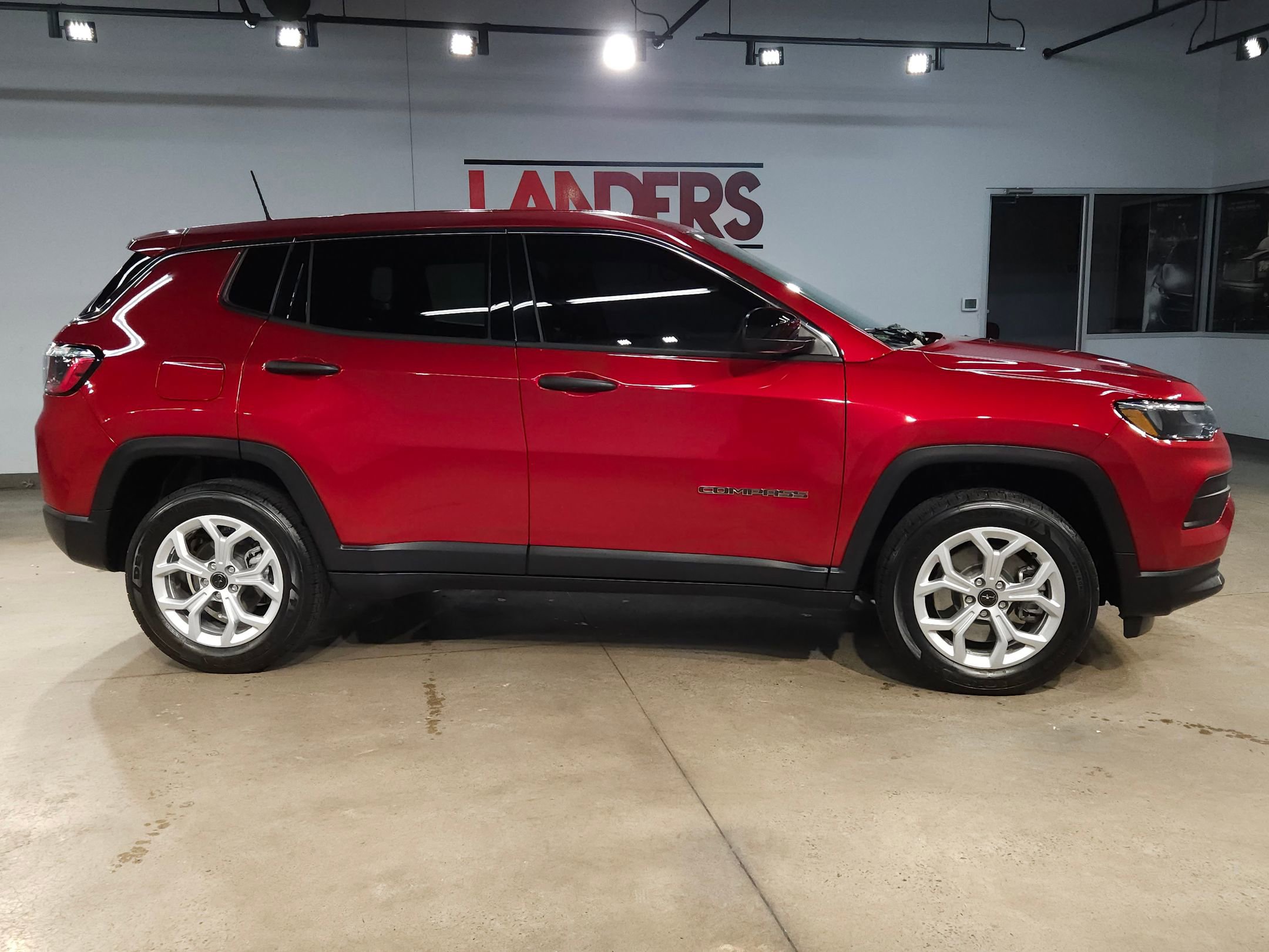 Used 2025 Jeep Compass Sport image 8