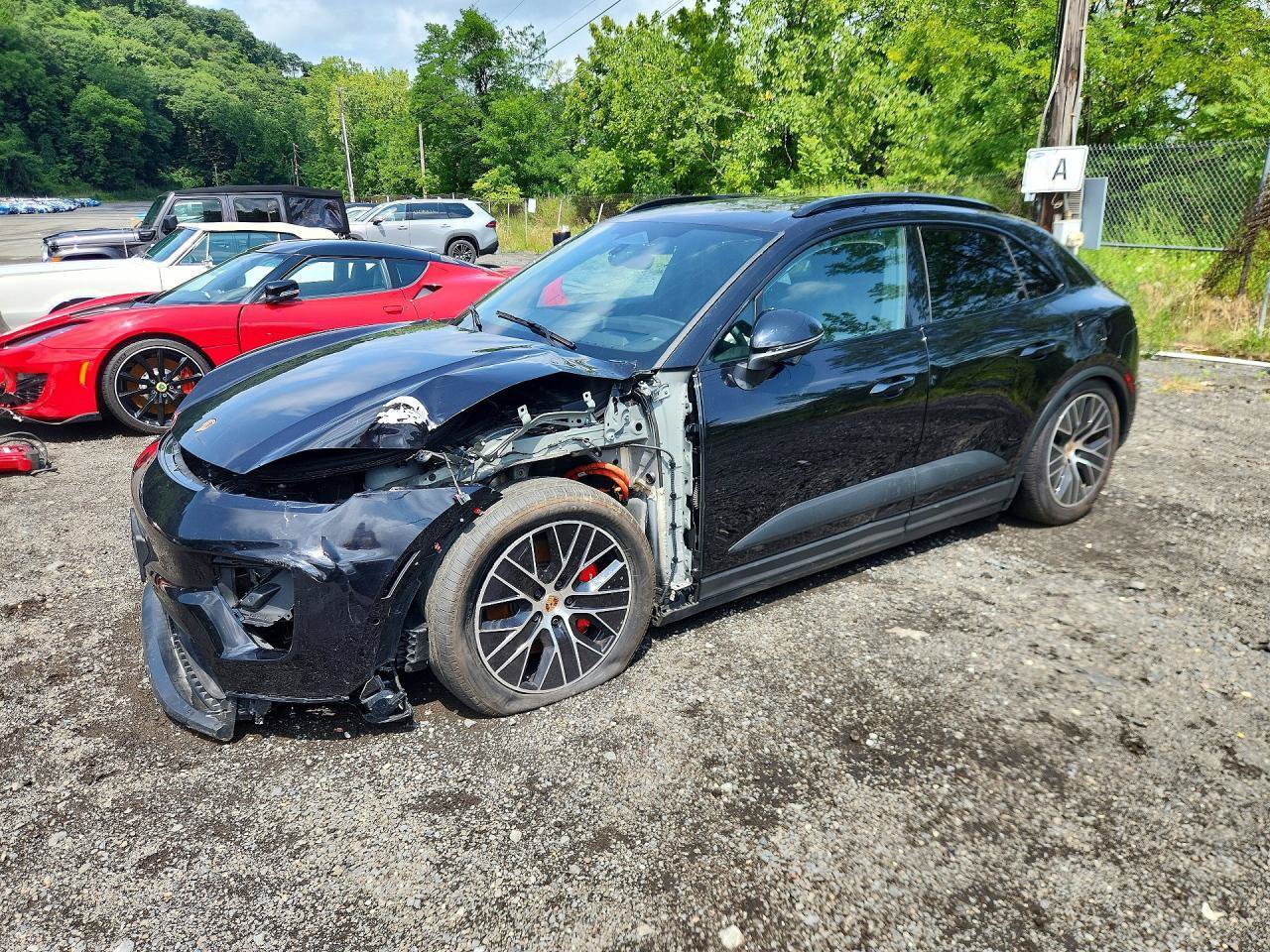 Used 2025 Porsche Macan 4S Electric AWD/4WD image 3