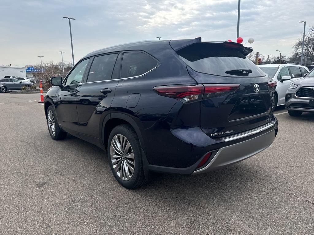 New 2026 Toyota Highlander Platinum image 5
