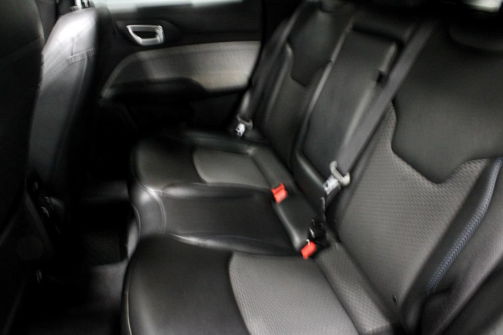 Used 2023 Jeep Compass Latitude w/ Sun and Sound Group AWD/4WD image 21