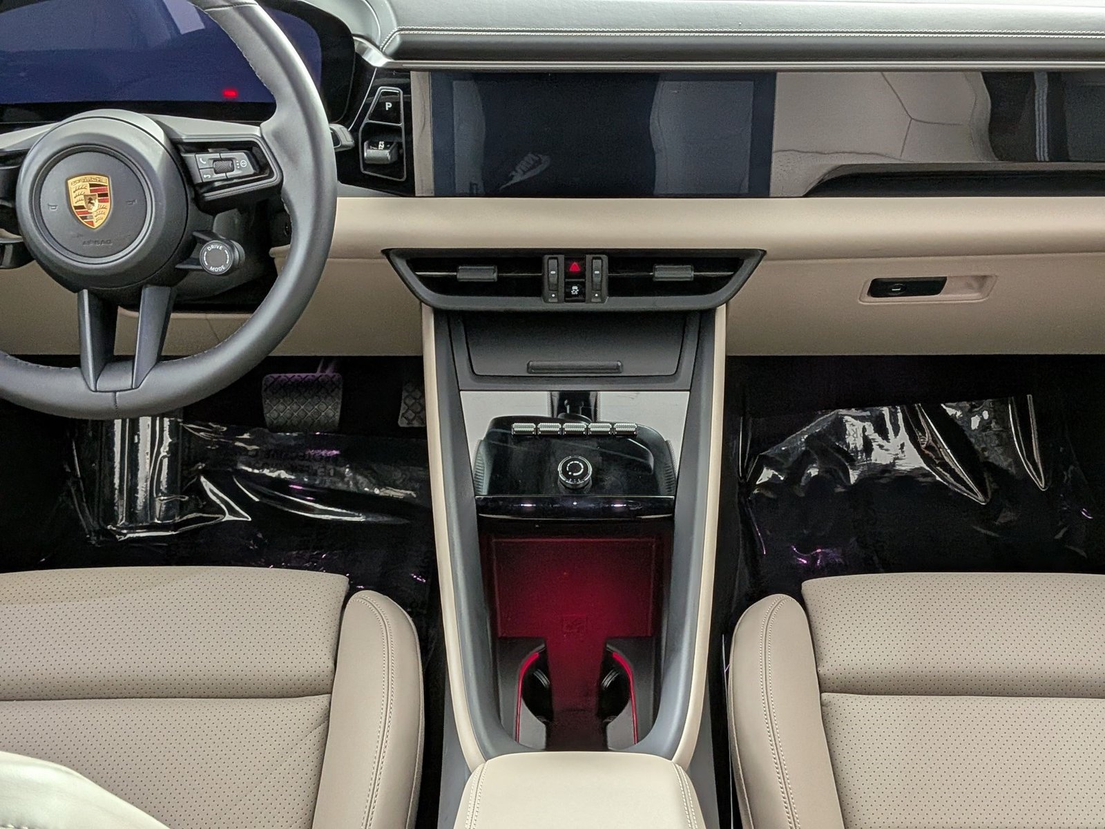 Certified 2025 Porsche Macan Electric RWD image 18