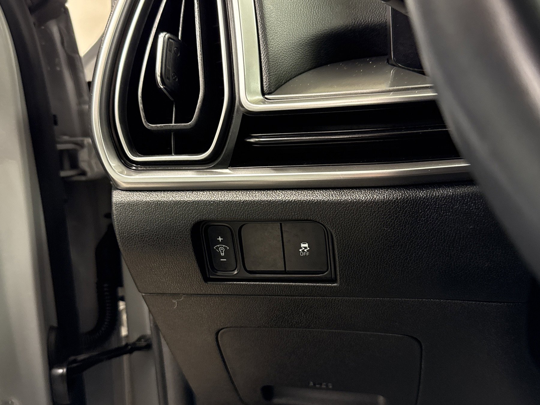 Used 2024 Kia Sorento S w/ Panoramic Sunroof Package image 8